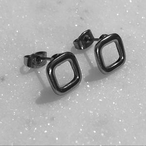 😻5/$15 Banana Republic silver-color studs square hollow